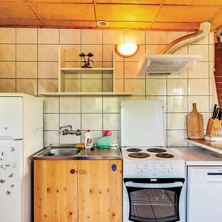 1 Bedroom Gorgeous Home In Mscice Holiday home